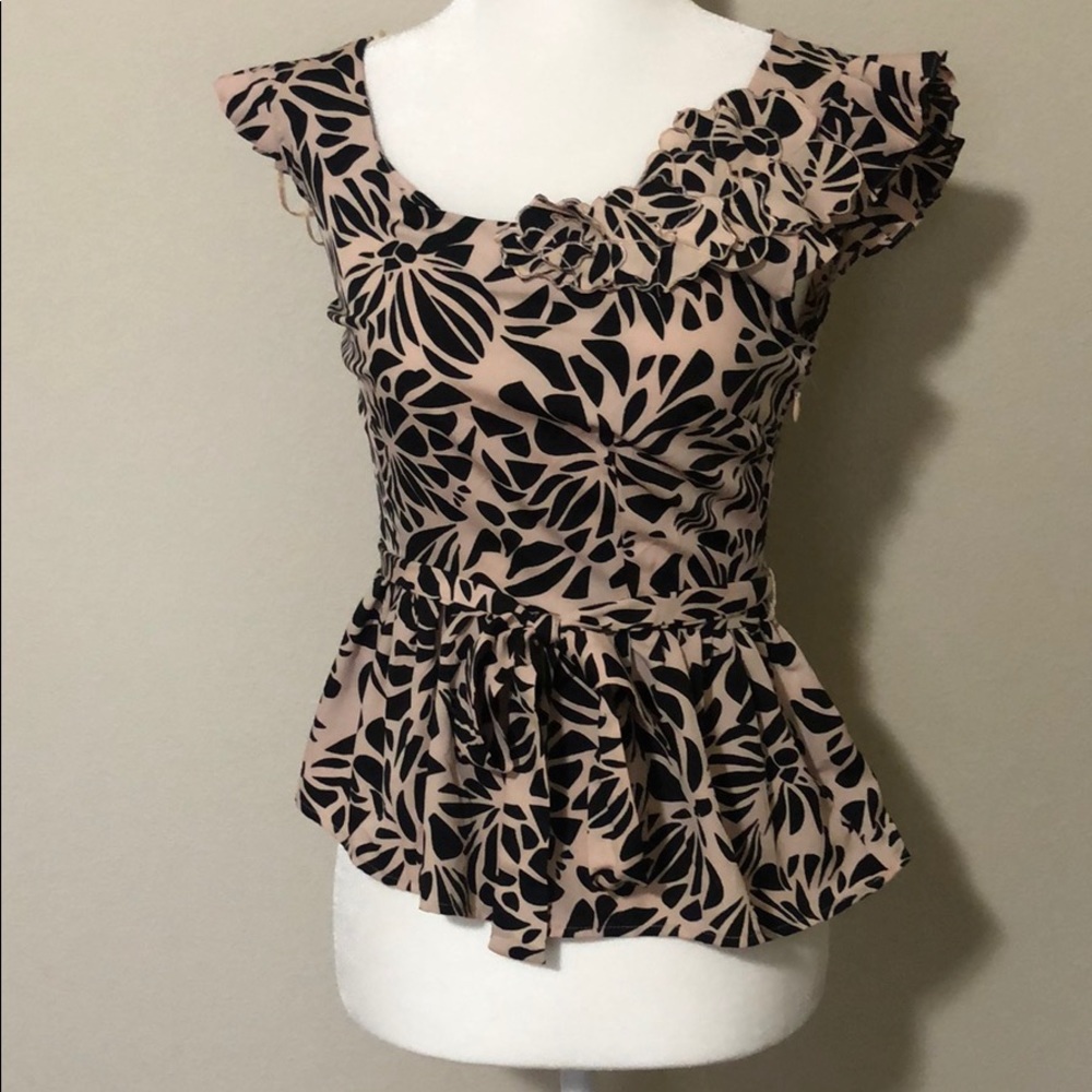 Elle pink and black top